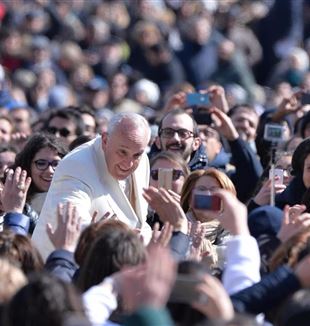 Papa Francisc la Audiența cu CL din 7 martie 2015 (©Ansa/Maurizio Brambatti)
