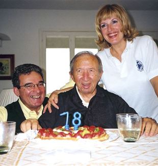 Carras și soția, Jone, alături de don Giussani pentru cei 78 de ani ai acestuia (Arhiva Fraternității CL)