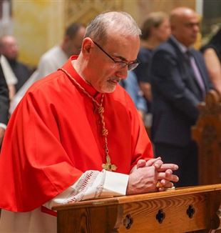 Cardinalul Pizzaballa aflat în rugăciune (© Patriarhatul latin de Ierusalim)